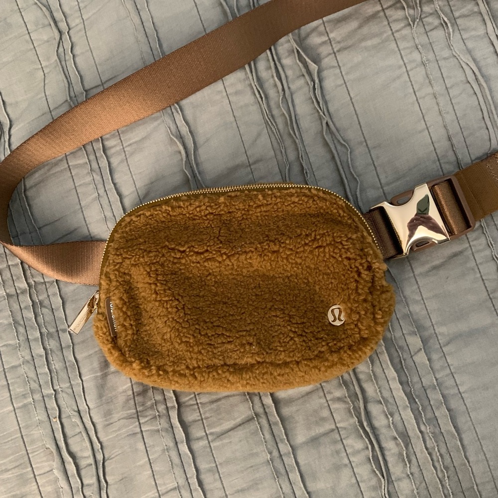 Lululemon Sherpa Belt Bag